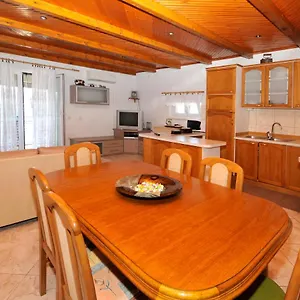 apartman-elena.hotels-in-trogir.com/